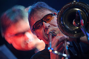 Trombonist Conrd Herwig, center, performs live at the 16th Koktebel Jazz Party international music festival
